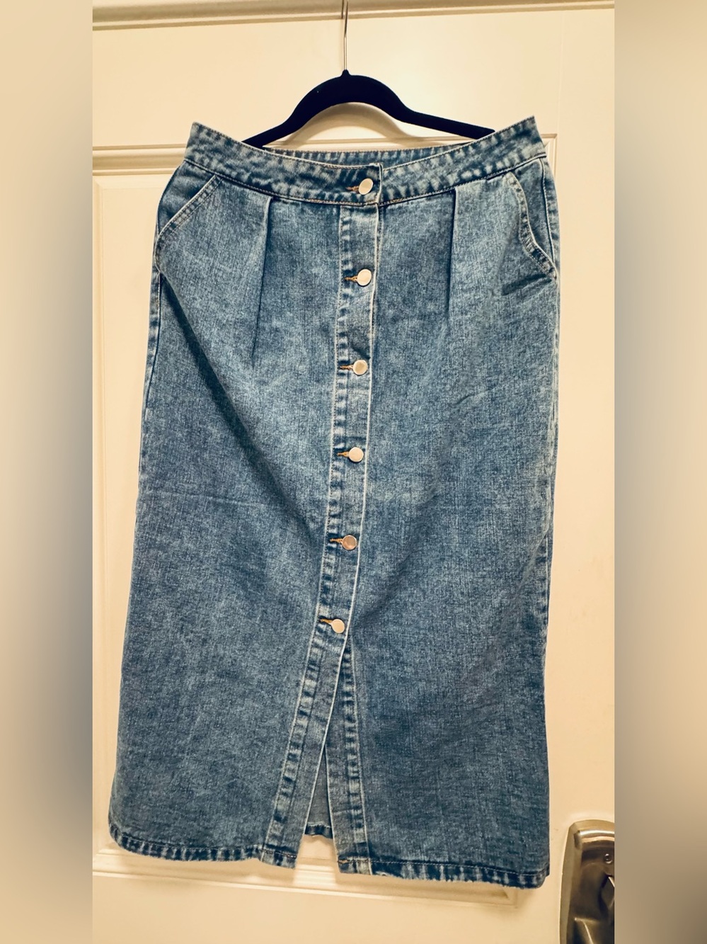 Women’s Blue Denim Button-Front Midi Skirt